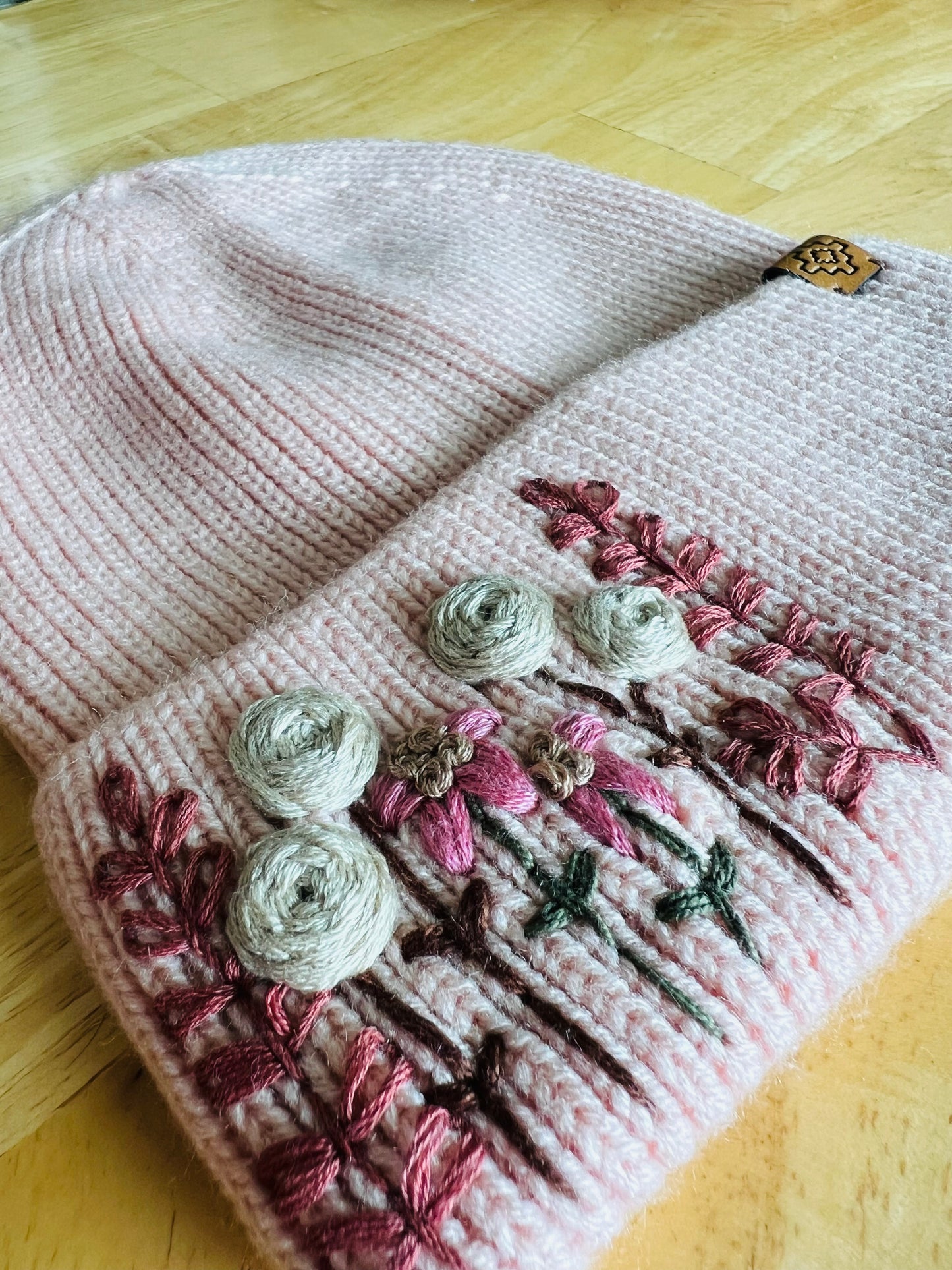 Embroidered Wool Beanie - Light pink
